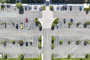 Firmenparkplatz nach Feierabend parkplatz radverkehr